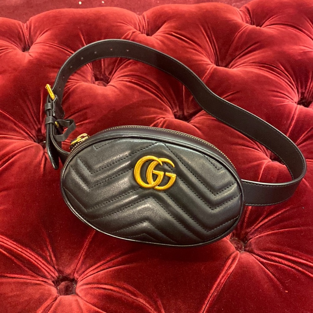 GUCCI Calfskin Matelasse GG Marmont Belt Bag 85 34
Black.  Great condition!